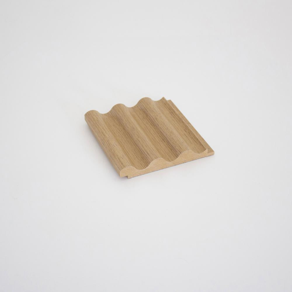 Декоративен MDF панел APM901 с изчистени линии и естествена дървена текстура, чудесен избор за уютни и стилни интериори.